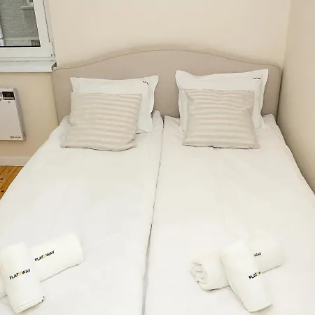 Cozy & Functional By The Opera Apartment